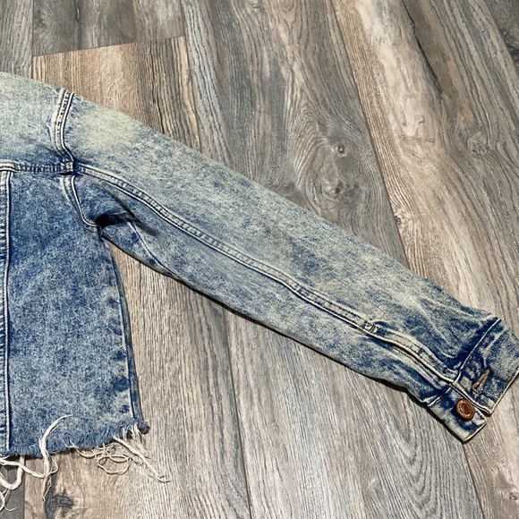 ⭕️3for$15⭕️ Denim crop jacket - Picture 10 of 13